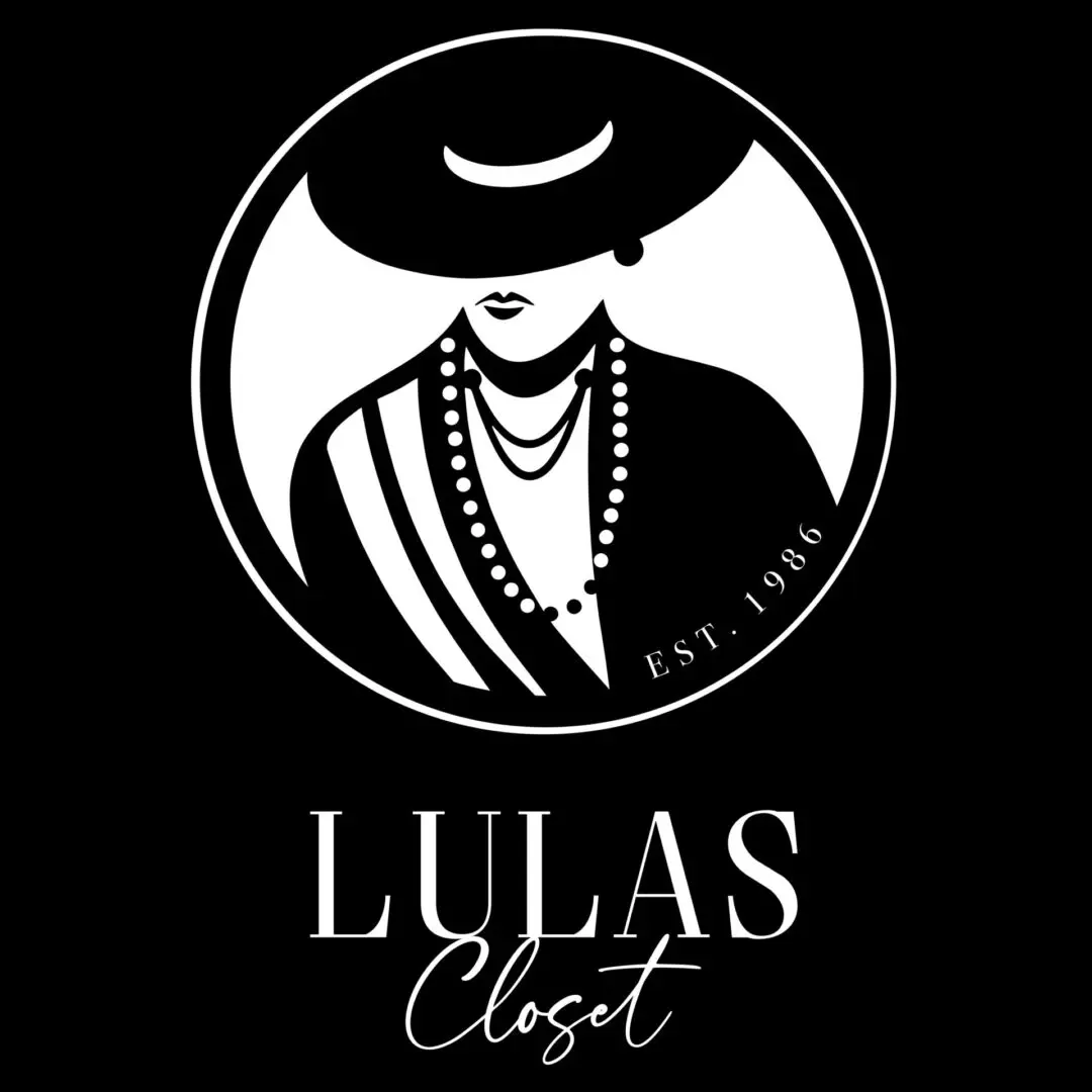 White on black_Lulas closet vertical