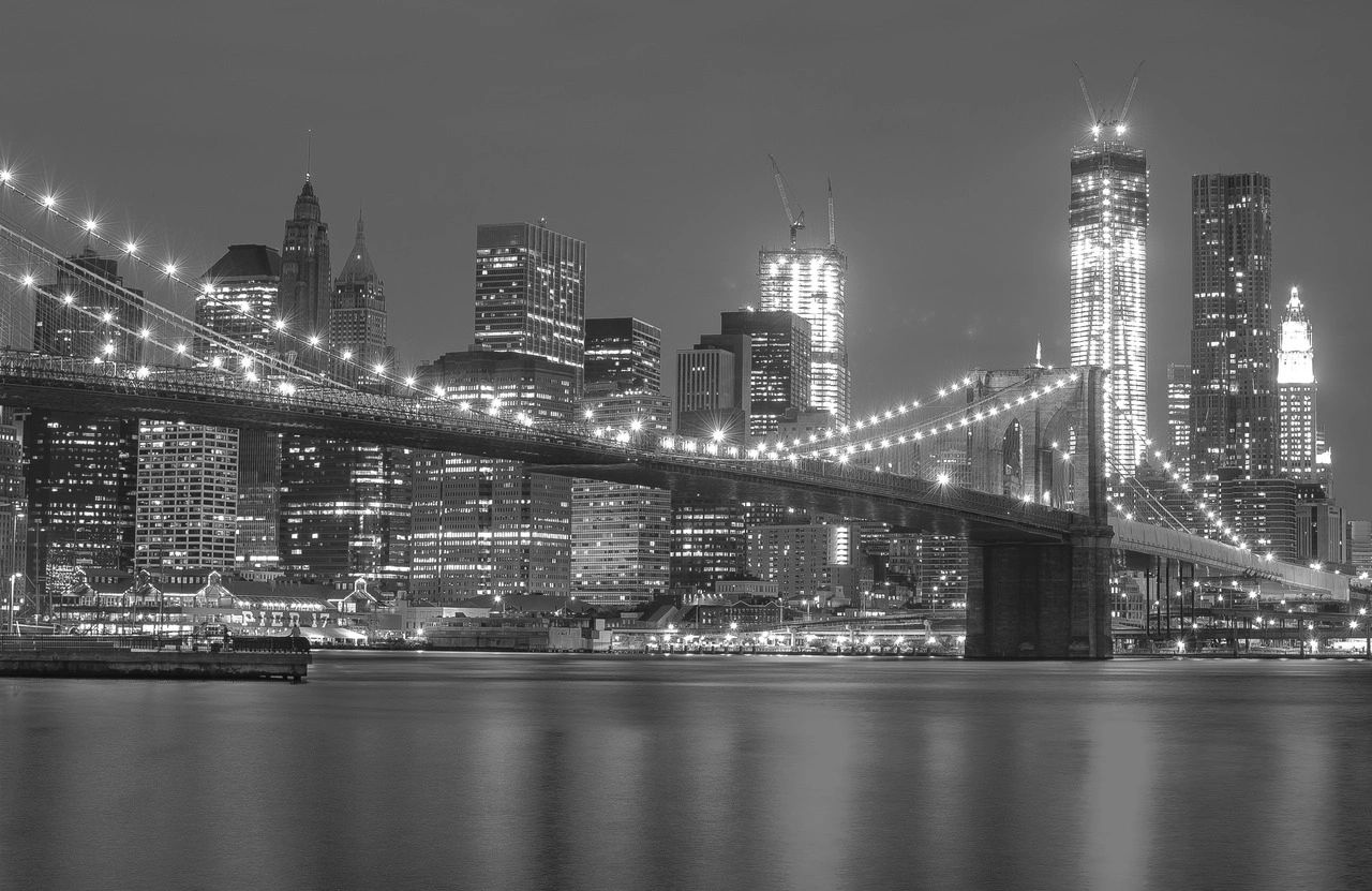 A black and white photo of the brooklyn bridge.